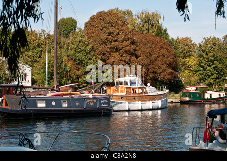 Werft auf Fluß Themse, Laleham, Surrey, England, UK Stockfoto