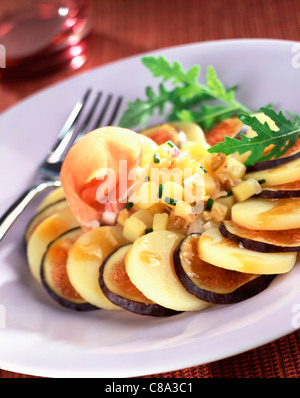 Kartoffel, Salat mit Serrano Schinken und Feigen Stockfoto