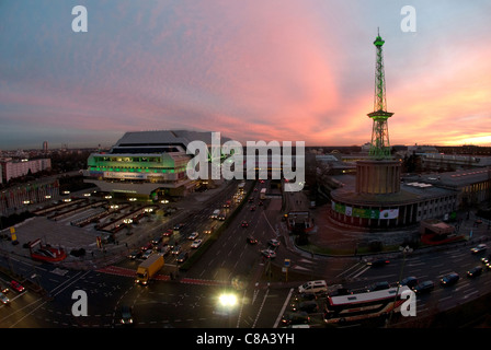 ICC mit Funkturm in Berlin-Charlottenburg, Deutschland Stockfoto