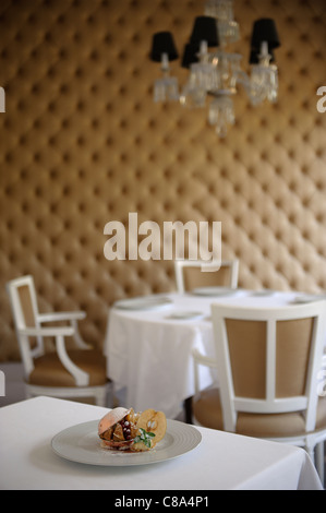 Nouvelle Cuisine Gourmet Apfel-Eis-Dessert in noblen restaurant Stockfoto