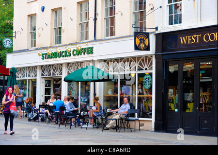 Starbucks Coffee-Shop in Norwich, Norfolk, Großbritannien. Stockfoto