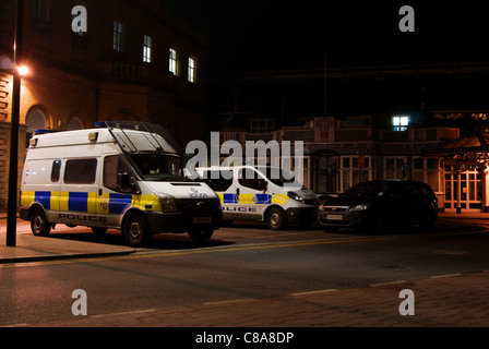 Polizeiwagen am Bahnhof von York Stockfoto