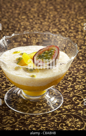 Tapioka, Mango und Passionsfrucht Cappuccino Stockfoto