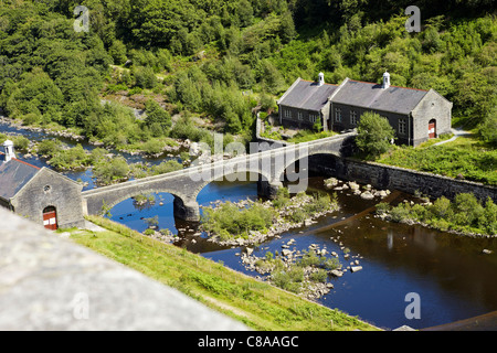 Elan Valley Visitor Centre, wie gesehen von Caban Coch, Powys, Wales, UK Stockfoto