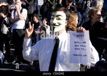 Demonstrant in V For Vendetta Maske an besetzen London Stock Exchange, St. Pauls Cathedral, London, England Stockfoto