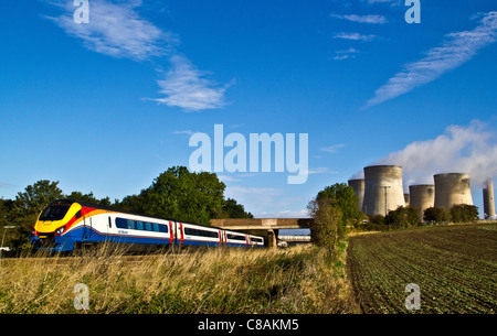 East Midlands Züge Meridian Zug vorbei Ratcliffe aufsteigen, Nottinghamshire. Stockfoto