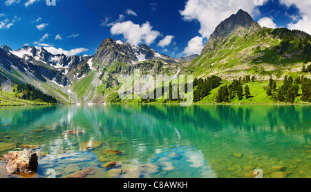 Wunderschönen türkisfarbenen See im Altai-Gebirge Stockfoto