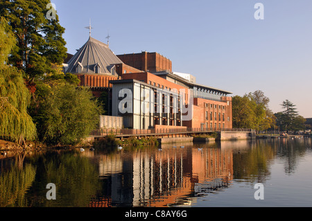 Die neue Royal Shakespeare Theatre und Fluss Avon, Bath, England, UK Stockfoto