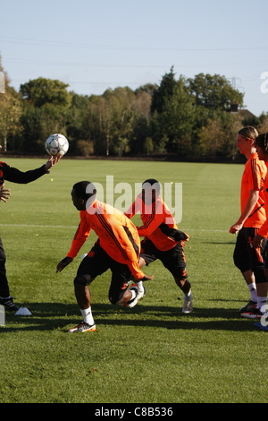 Team-Mitglieder von CHELSEA FOOTBALL CLUB in der Ausbildung ihrer COBHAM, Surrey, UK-Trainingslager Stockfoto