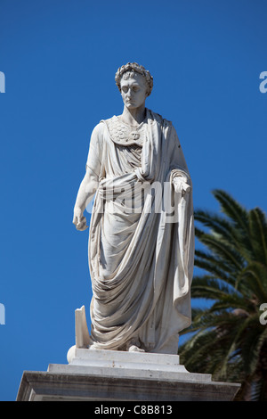 Satzung des Napoleon an der Spitze des Ortes Marechal Foch.Shown in römischen gekleidet als erster römischer Konsul. Ajaccio Stockfoto