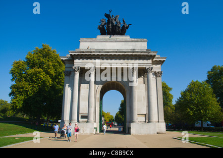 Wellington Arch (1830) von Decimus Burton zum Gedenken an Siege in den napoleonischen Kriegen am Hyde Park Corner central London UK Stockfoto