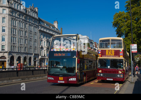 Sightseeing-Tour Busse Piccadilly Street London England UK Mitteleuropa Stockfoto