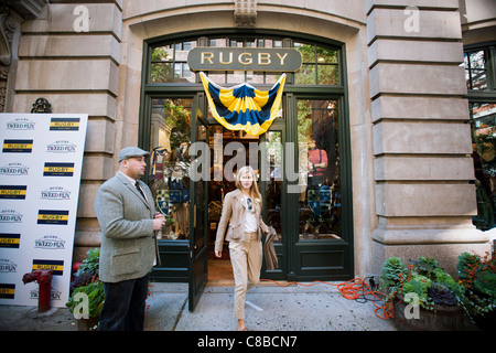 Radfahrer Kleid in traditionellen britischen Radsport Outfits zur Teilnahme an der Tweed Run in New York ab Ralph Lauren Rugby Stockfoto