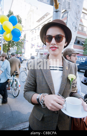 Radfahrer-Kleid in traditionellen britischen Radsport Outfits zur Teilnahme an der Tweed Run in New York Stockfoto