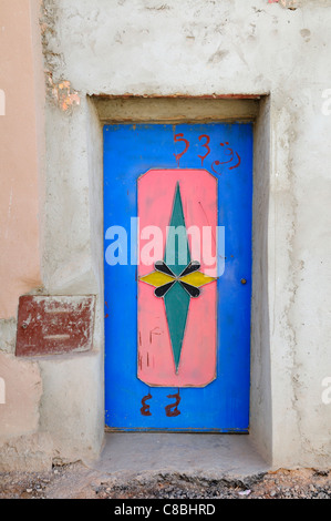 Tür in der alten Medina, Tiznit, Souss-Massa-Draa Region, Marokko Stockfoto