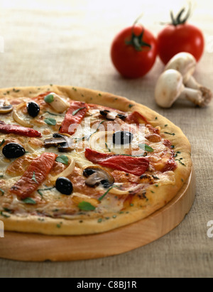 Tomaten und Taste Pilz-pizza Stockfoto