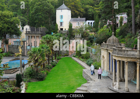 älteres Ehepaar Portmeirion Gwynedd Nord wales uk Stockfoto