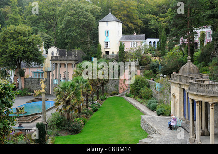 älteres Ehepaar Portmeirion Gwynedd Nord wales uk Stockfoto