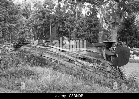 Altes Fischerboot auf den Kopf gestellt Stockfoto
