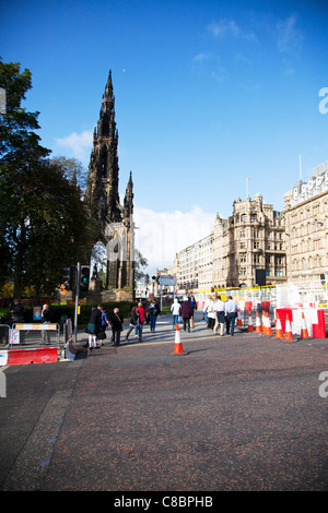 Edinburgh, Schottland, das Scott Monument an der Princes Street, typische Baustellen laufende Baustellen Straßenbahn Stockfoto