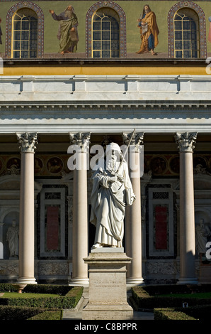 Statue von San Paolo, Basilika San Paolo Fuori le Mura, Rom, Italien Stockfoto