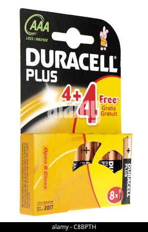 Paket von acht alkalische Duracell plus Triple kaufen vier Batterien erhalten Sie vier kostenlose datiert 2017 Stockfoto