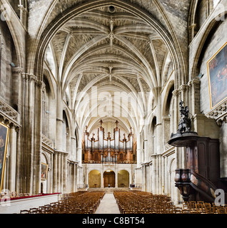 Innenraum der St. Andre Cathedral, Bordeaux, Aquitanien, Frankreich Stockfoto