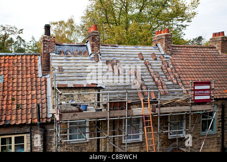 Ein Landhaus aus Stein Dach gerade neu gefliest Pickering North Norkshire UK Stockfoto