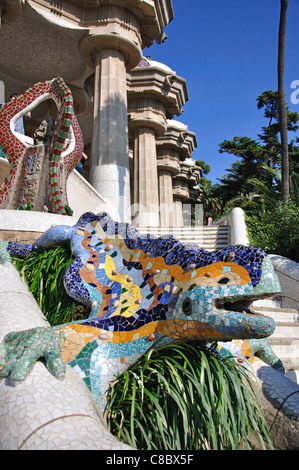 Gaudi Mosaik Drache Brunnen, Park Güell, Stadtteil Gracia, Barcelona, Provinz Barcelona, Katalonien, Spanien Stockfoto