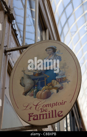 Le Comptoir de Famille Ladenschild bei Passage Jouffroy, Paris, Frankreich Stockfoto