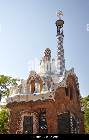 Pavillon am Eingang zum Park Güell, Stadtteil Gracia, Barcelona, Provinz Barcelona, Katalonien, Spanien Stockfoto