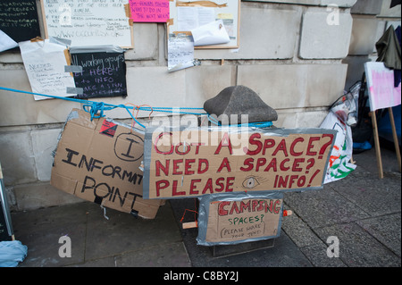 Anti-Globalismus-Protest-Camp in St. Pauls Kathedrale in London am 19. Oktober 2011 Stockfoto