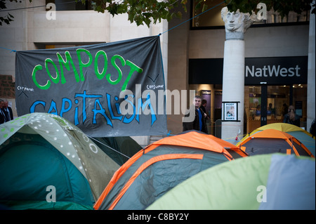 Anti-Globalismus-Protest-Camp in St. Pauls Kathedrale in London am 19. Oktober 2011 Stockfoto