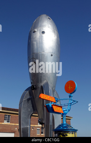 Rakete zum Mond Rocketship mars classic Vintage Ray Gun Buck Rogers ufo Alien Männer vom Aliens mars Raum kosmische Aluminium Stockfoto