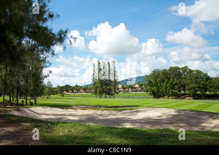 Aussicht auf einen Golfplatz am Morgen Stockfoto