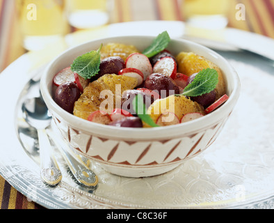 marokkanischer Salat mit Radieschen Stockfoto