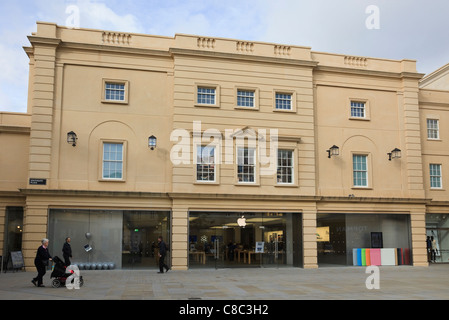 Southgate Aufnahmeort, Bath, Somerset, England, Vereinigtes Königreich. Apple Store im modernen neuen Fußgängerzone Einkaufszentrum Stockfoto