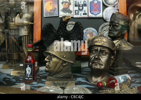 Faschistischen Souvenirs in einem Souvenirladen in Predappio, Italien. Stockfoto