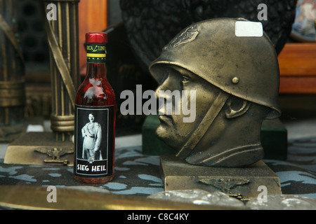 Faschistischen Souvenirs in einem Souvenirladen in Predappio, Italien. Stockfoto
