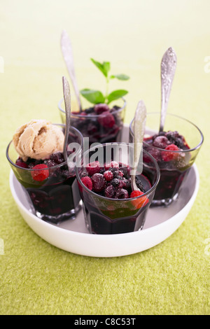 Obst und Honig Sommersalat Stockfoto