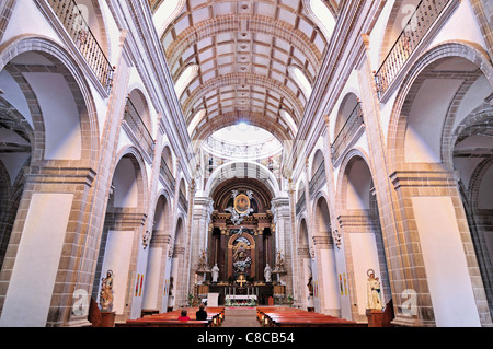 Spanien, Jakobsweg: Kirchenschiff Blick in der Basilika des Kloster von Samos Stockfoto