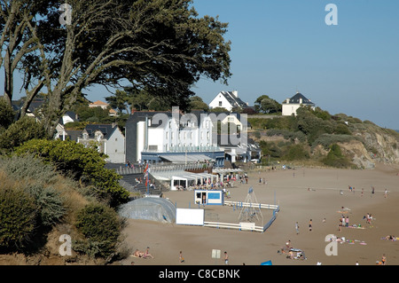 Der Strand von Saint-Marc-Sur-Mer, Bretagne, Frankreich. Dem berühmten französischen Film "Les Vacances de Monsieur Hulot" wurde hier gedreht. Stockfoto