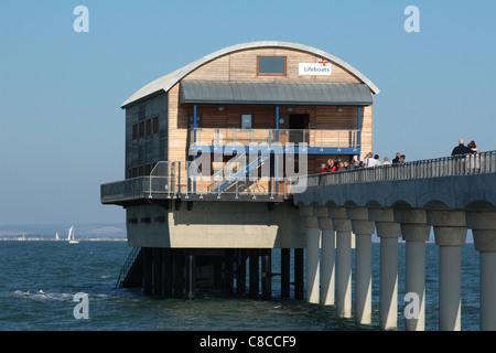 Neue Bembridge RNLI Lifeboat Station Zeitpunkt Vorland Bembridge auf der Isle Of Wight, eröffnet im Jahr 2010 Stockfoto