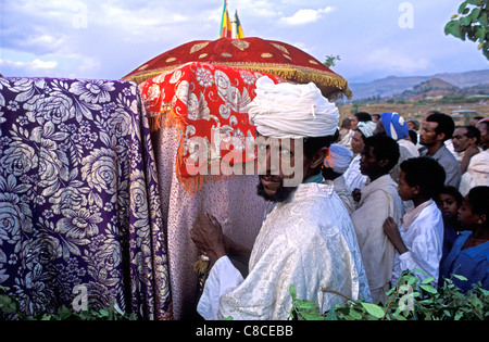 Priester aus der äthiopisch-orthodoxen Kirche Teilnehmer Timkat (Epiphanie) Zeremonie in Lalibela Stockfoto