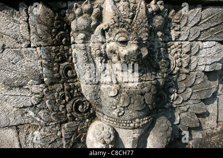 Geschnitzte geflügeltes Wesen, Penataran Tempel Java Stockfoto