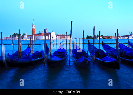 Gondeln in Polen Piazza San Marco Venice Italy Liegeplatz festgemacht Stockfoto