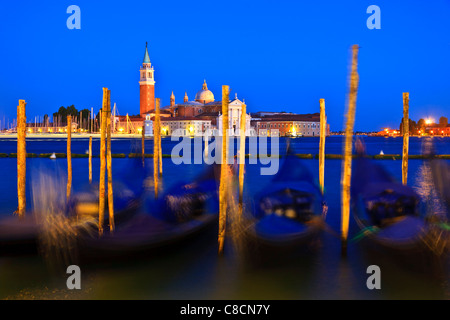 Gondeln in Polen Piazza San Marco Venice Italy Liegeplatz festgemacht Stockfoto