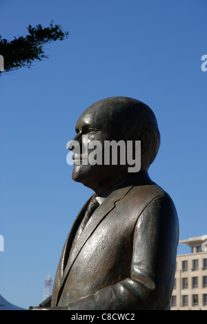 Statue von FW de Klerk, Nobel Square, V & A Waterfront, Cape Town, Western Cape, Südafrika Stockfoto