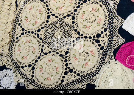 Ukraine, Odessa. Typisch ukrainischen Textile Souvenir Kunsthandwerk, handgefertigte Tischdecke. Stockfoto