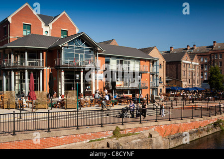 Großbritannien, Nottinghamshire, Nottingham, Schloss Wharf, Waterfront Bar und Restaurant in Canalside Gebäuden Stockfoto